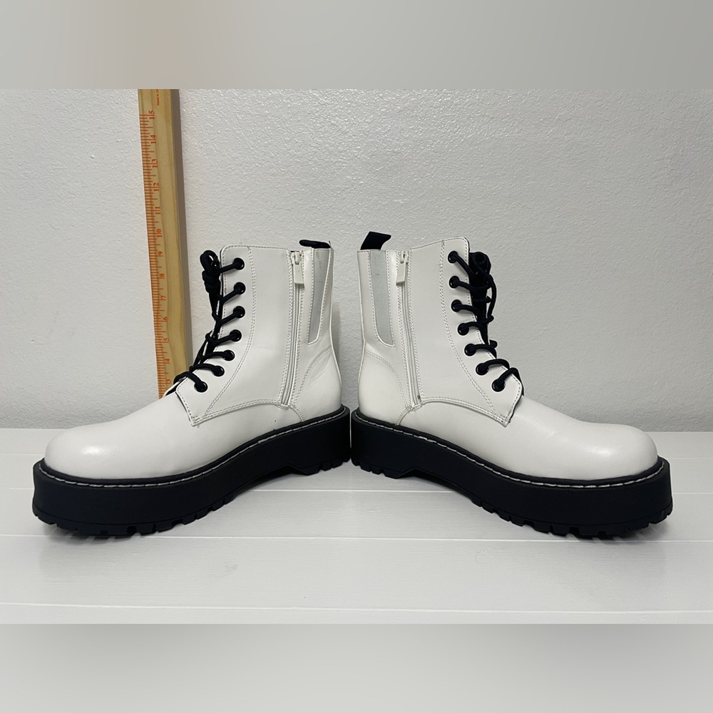 SIZE 10.5WW - torrid White Combat Platform Lace-Up Boots with Black Laces